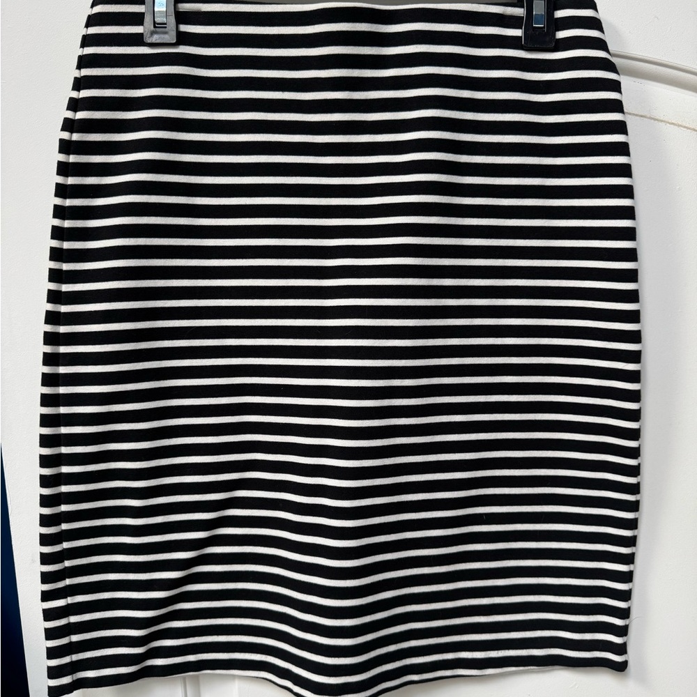 Old Navy Black and White Pencil Skirt Knee-Length Casual